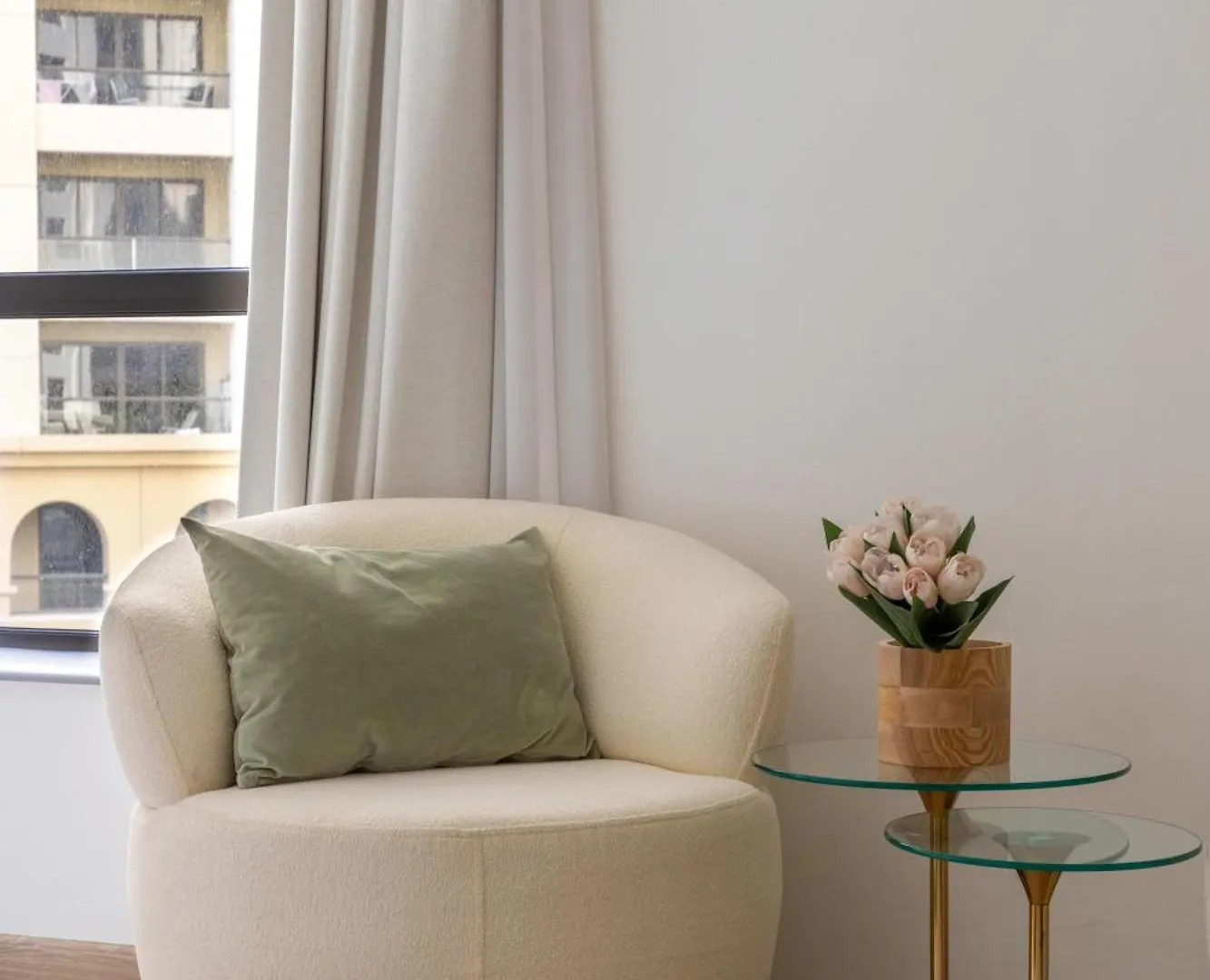 Frank Porter - Rimal 1 Dubai Apartment