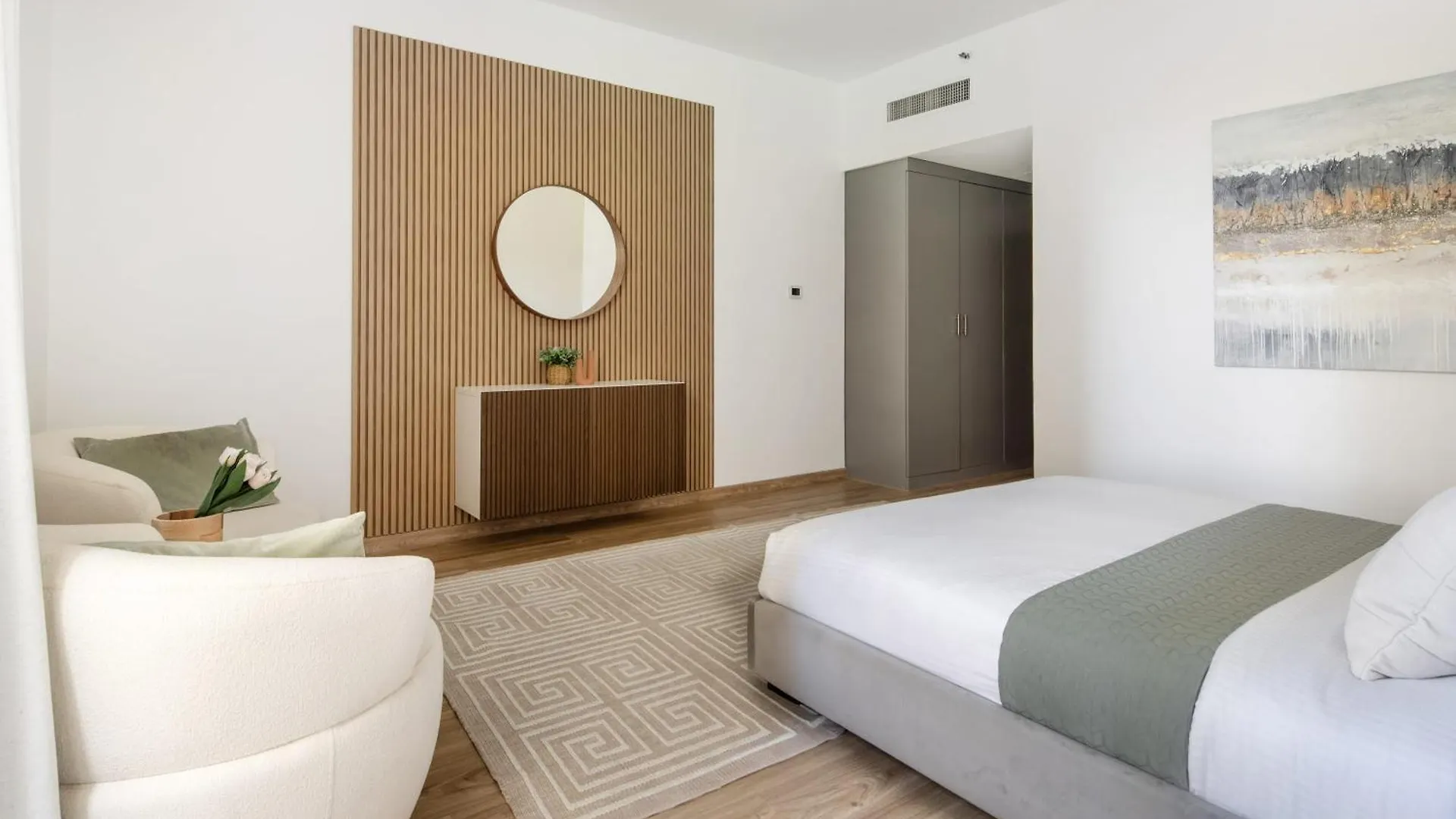 Frank Porter - Rimal 1 Dubai Apartment