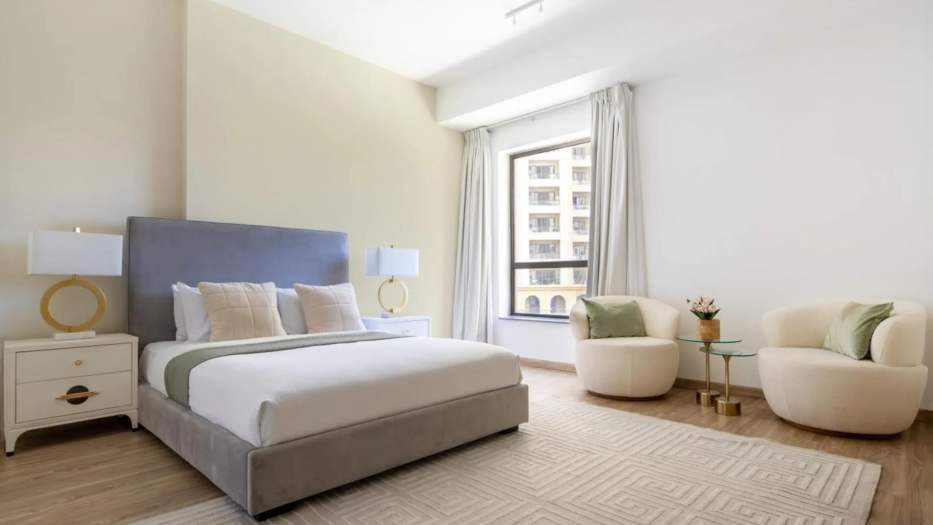 Frank Porter - Rimal 1 Dubai Apartment
